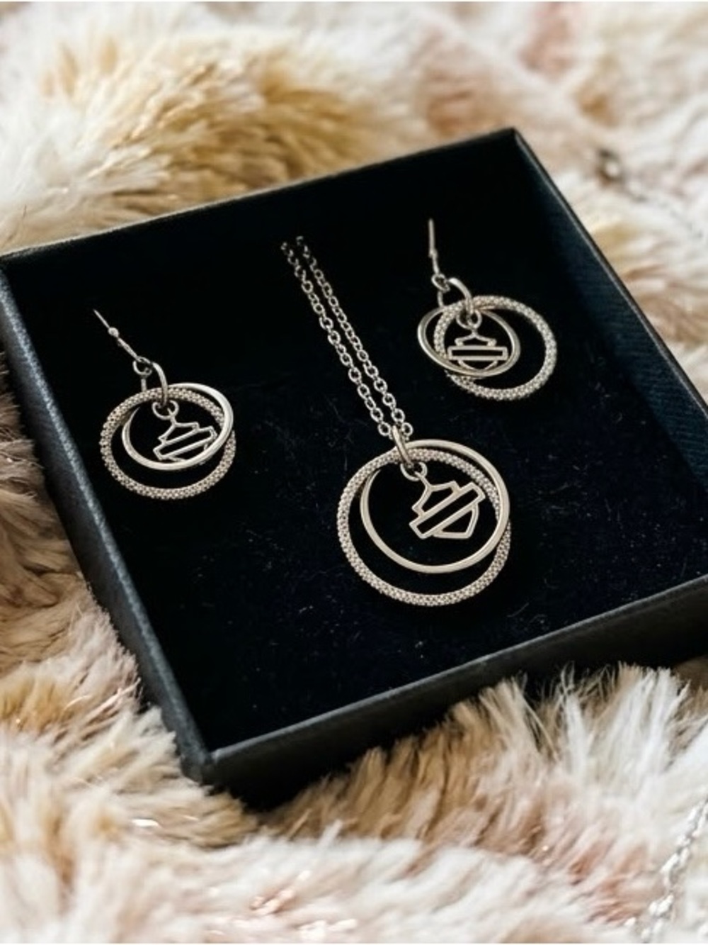Harley Davidson Circle Logo Pendant Necklace & Earrings Set